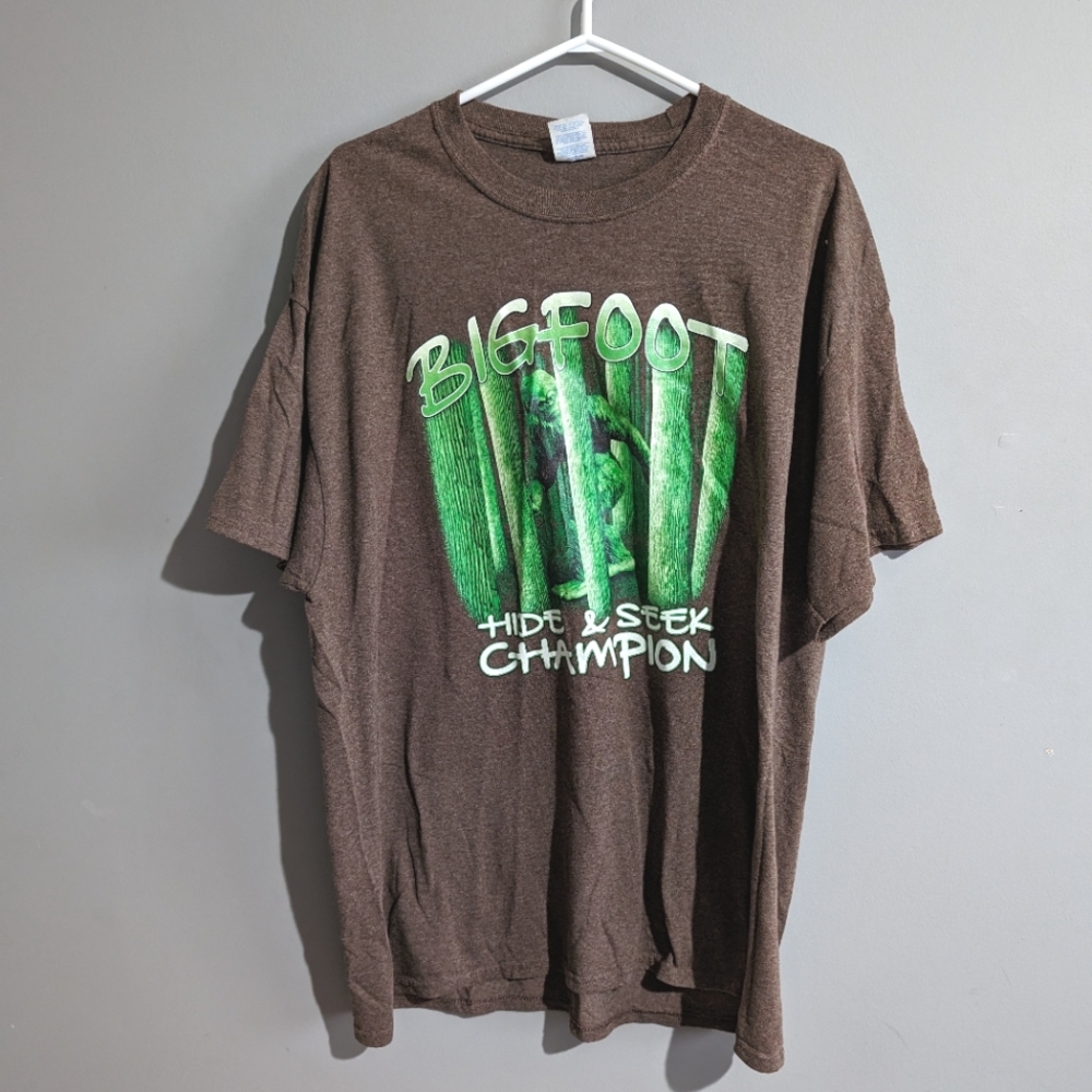 Port&Company Bigfoot Hide and seek Champion T-shirt 2XL